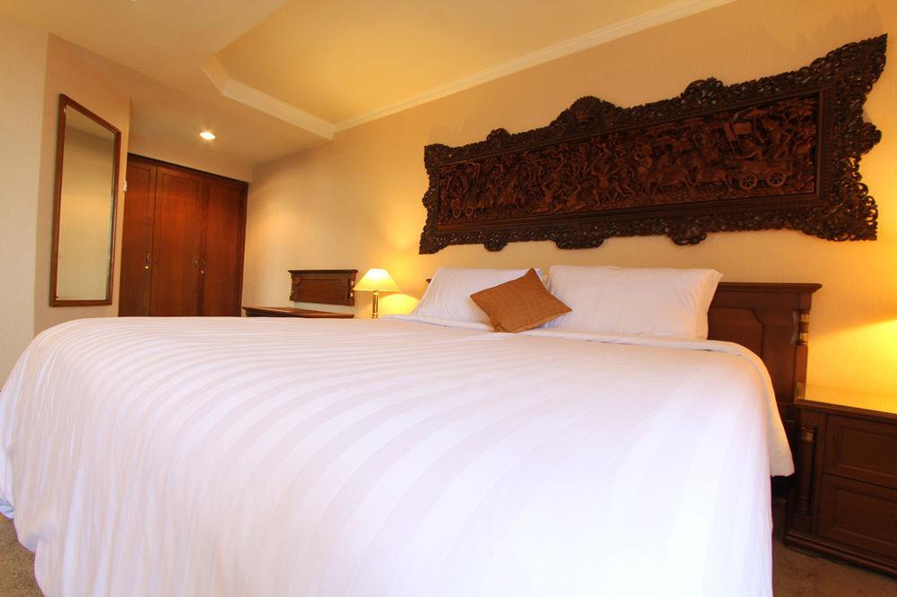 Regent'S Park Hotel Malang Extérieur photo